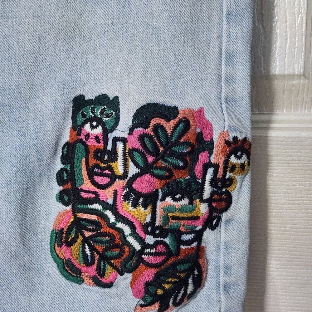 AKIRA Hidden Faces Embroidery Detailed Straight Leg Jeans Size 5 - Picture 10 of 12